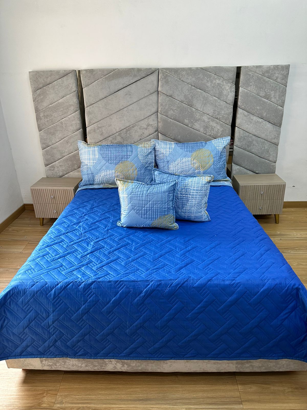 Colcha Termosellada 5 Piezas Doble Faz Cama Queen (1.60 x 1.90) CIRCULOS