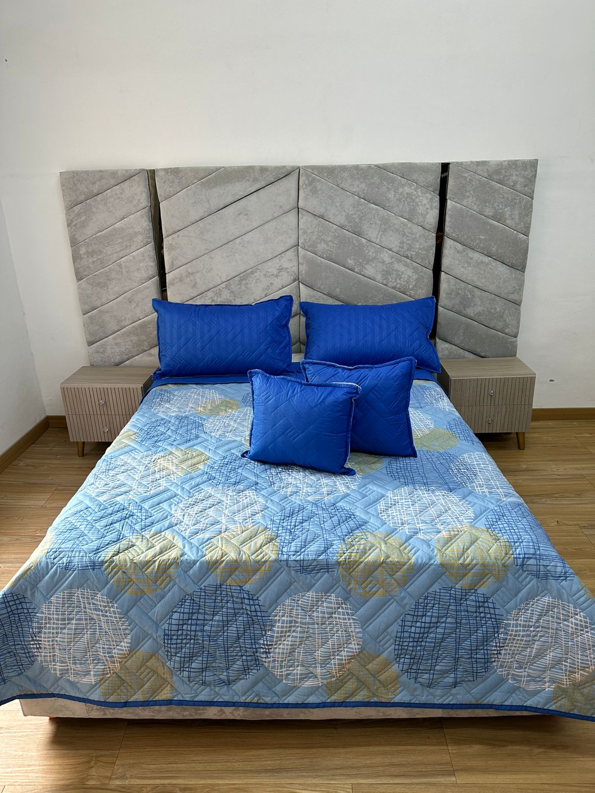 Colcha Termosellada 5 Piezas Doble Faz Cama Queen (1.60 x 1.90) CIRCULOS