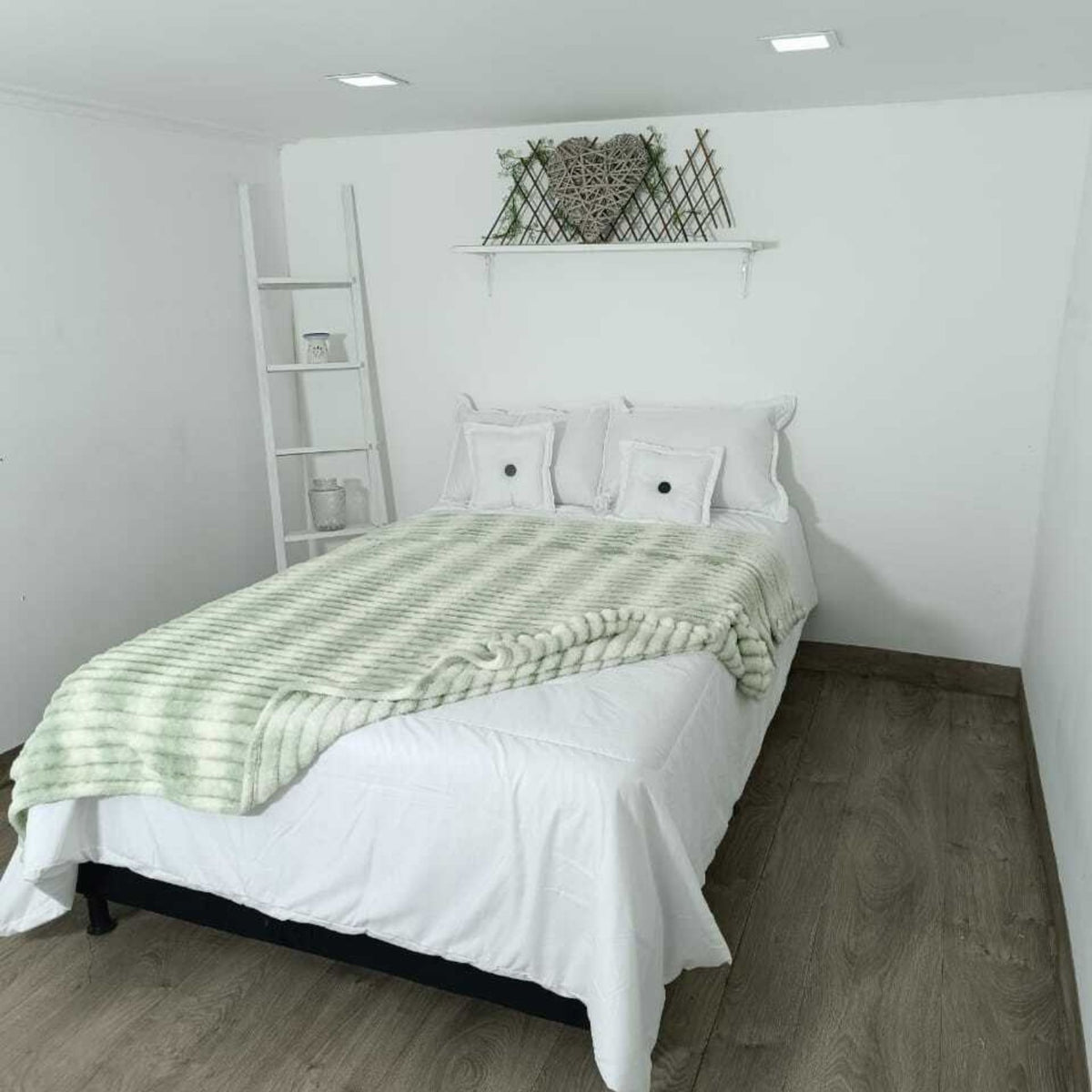 Cobija Degradada Tipo Flannel acanalada Blanco-Verde 003